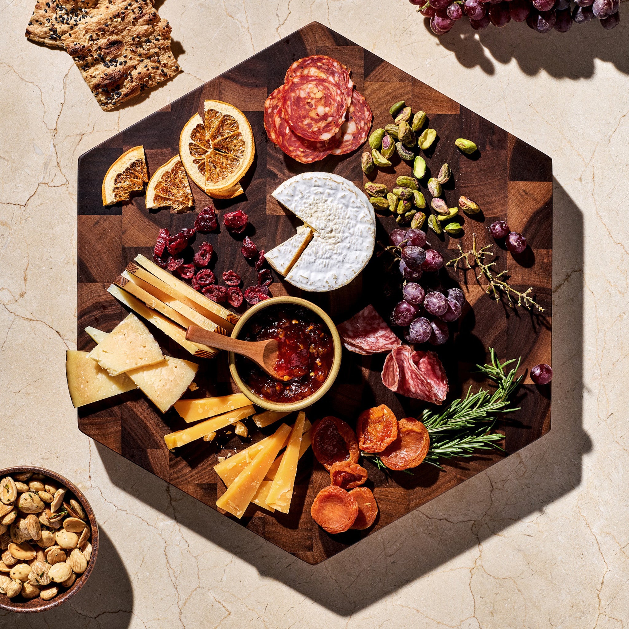 HexClad_EndGrainWalnutCuttingBoard_KWWB15-EG_071625_KF_011