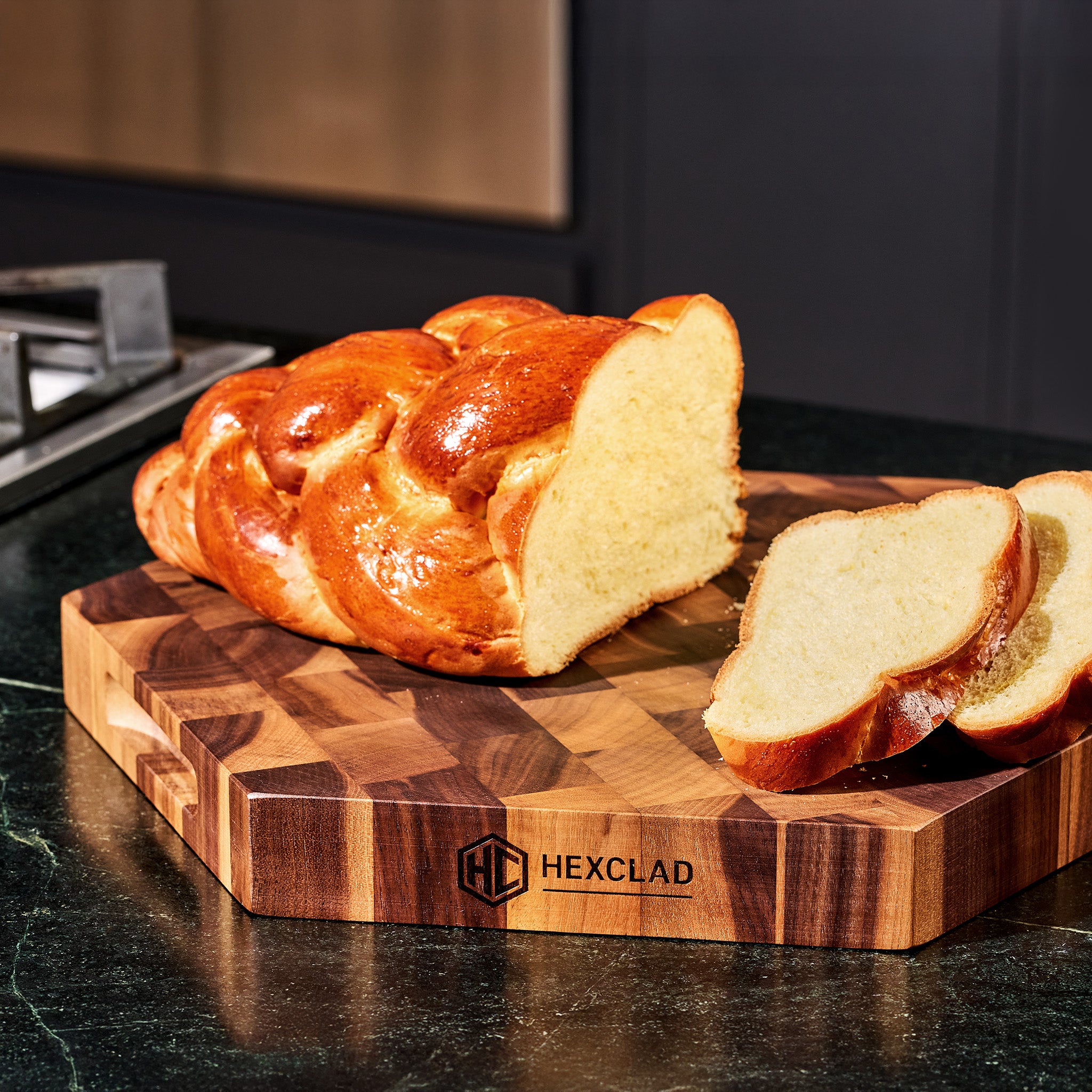HexClad_EndGrainWalnutCuttingBoard_KWWB15-EG_071625_KF_04